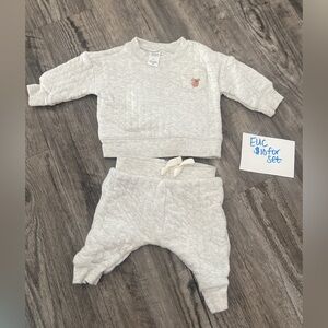 Neutral baby outfit